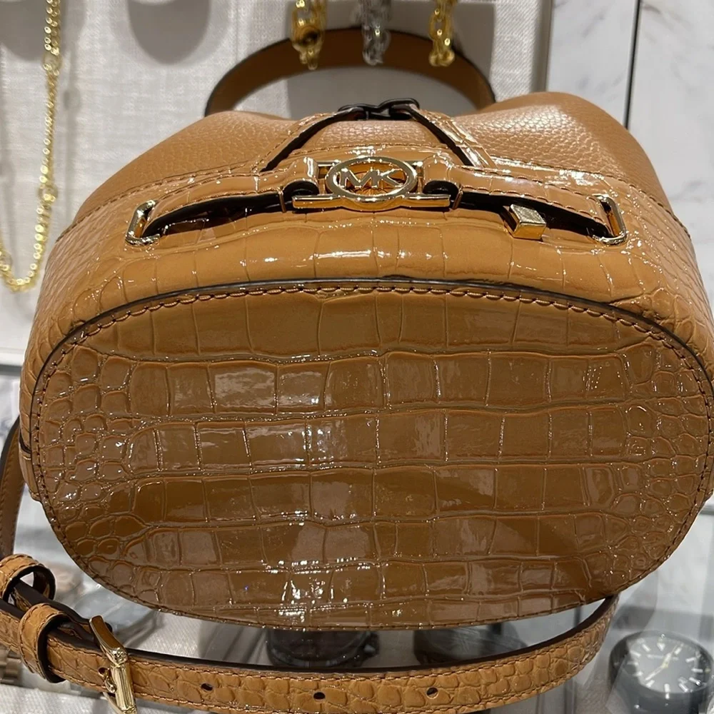 MICHAEL KORS Reed Medium Pebbled Leather Belted Bucket Messenger Satchel Crossb - Picture 8 of 16